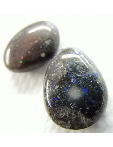Opale noire noble cabochon
